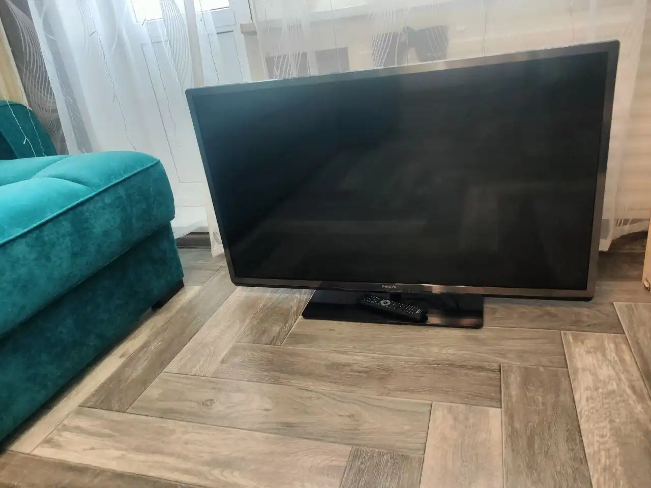 Телевизор Philips 47 дюймов с активным 3D и Smart TV - Телевизоры (Электроника) в Братск