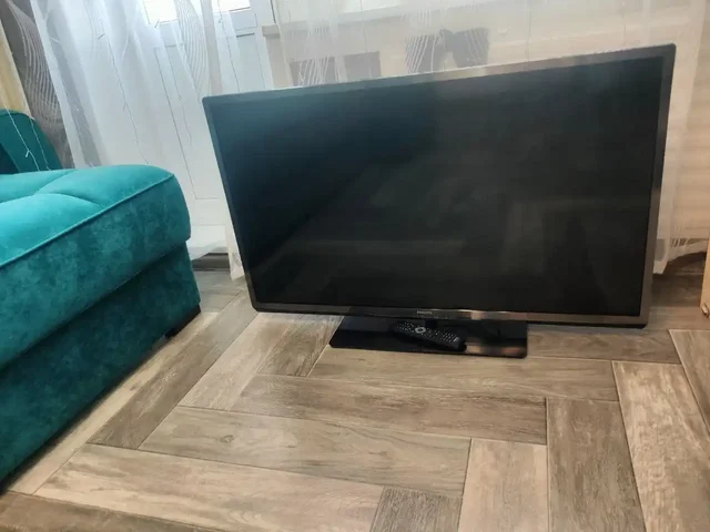 Телевизор Philips 47 дюймов с активным 3D и Smart TV - Электроника в Братск