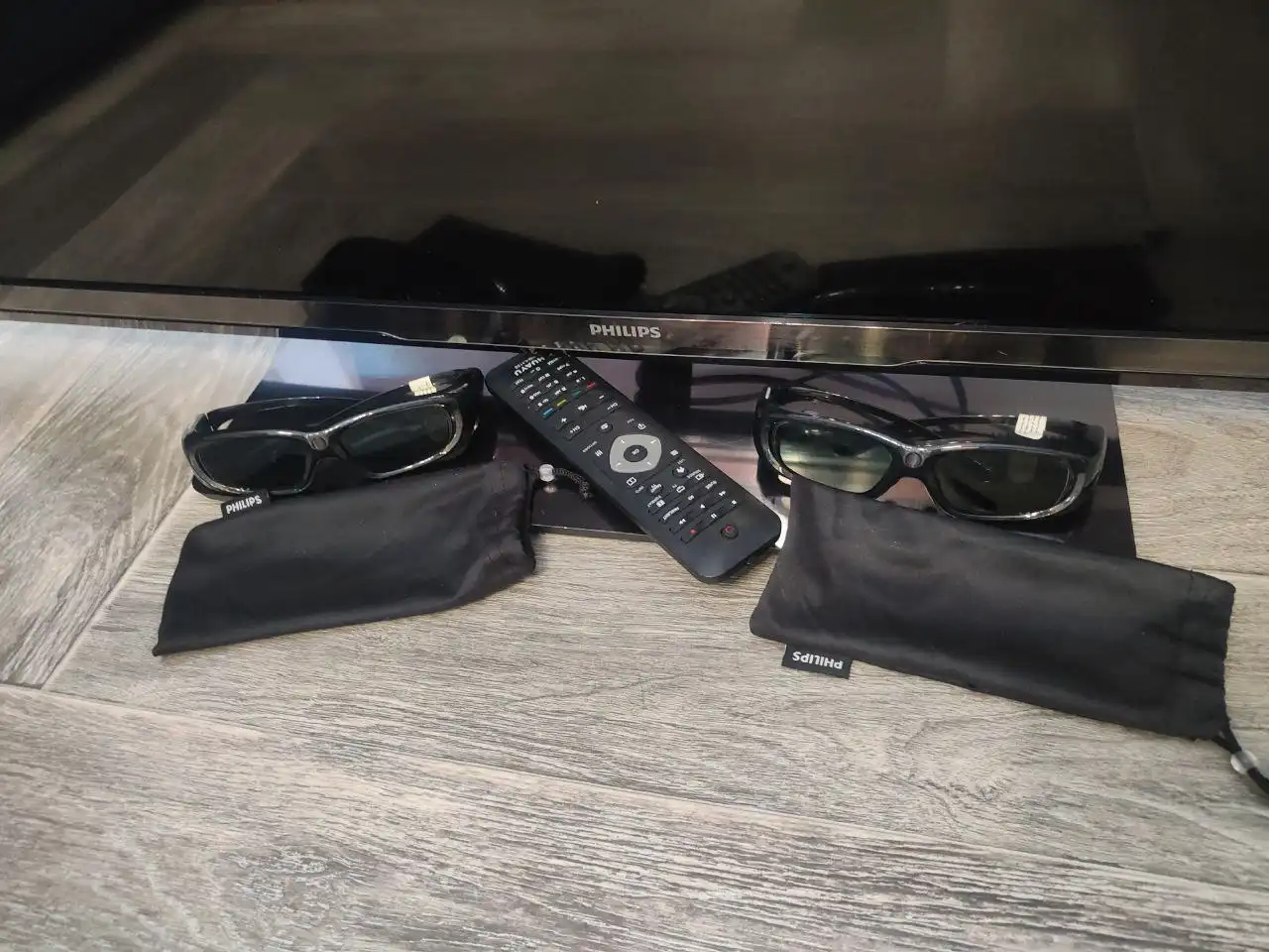 Телевизор Philips 47 дюймов с активным 3D и Smart TV - Телевизоры (Электроника) в Братск