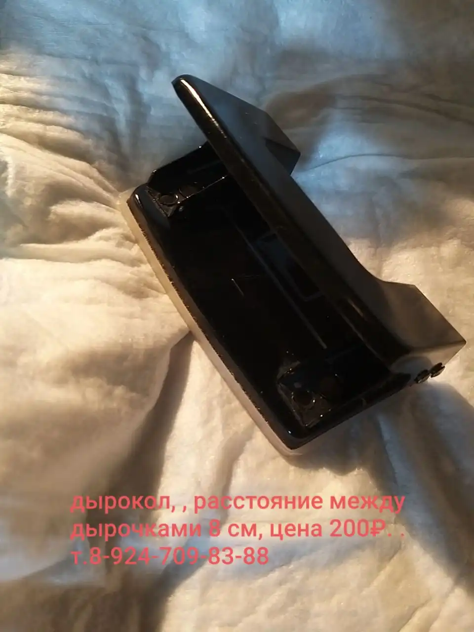 Продажа маникюрного набора, красной нити, косметички, подставок под свечи и дырокола