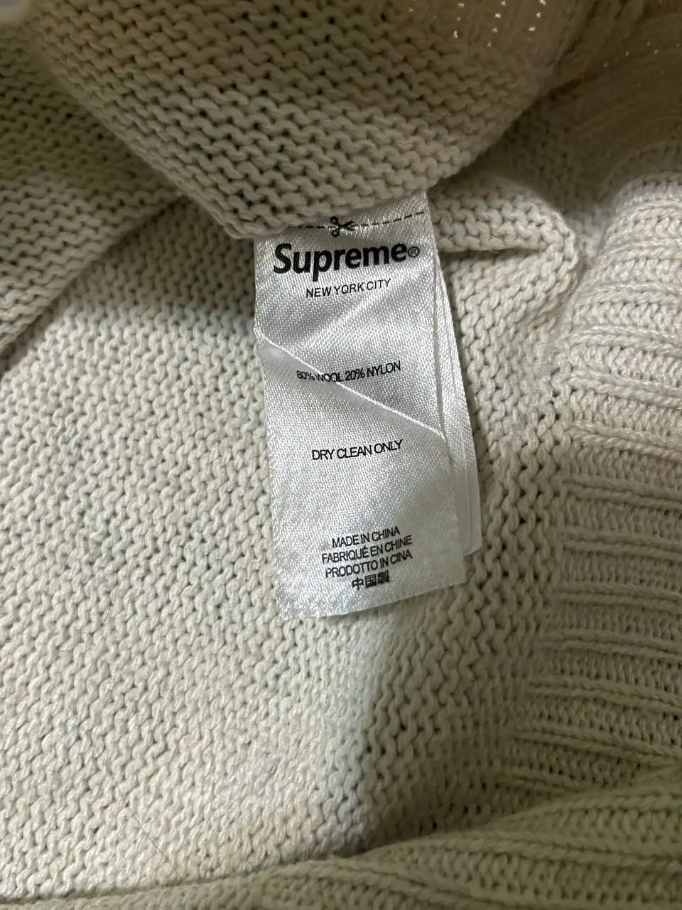 Продам свитер Supreme