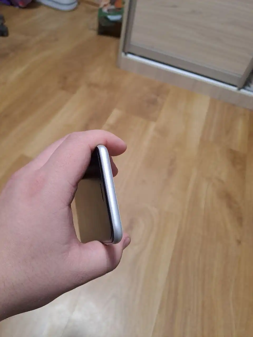 Продам iPhone SE 2020 64GB в идеальном состоянии