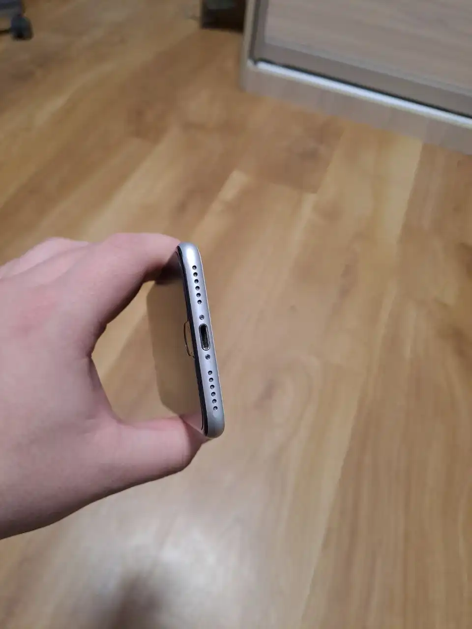 Продам iPhone SE 2020 64GB в идеальном состоянии