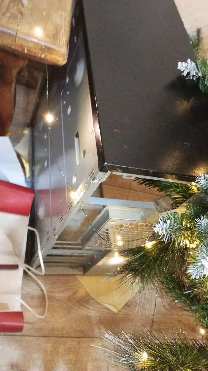 Отдам на чермет 3 старых корпуса для ПК