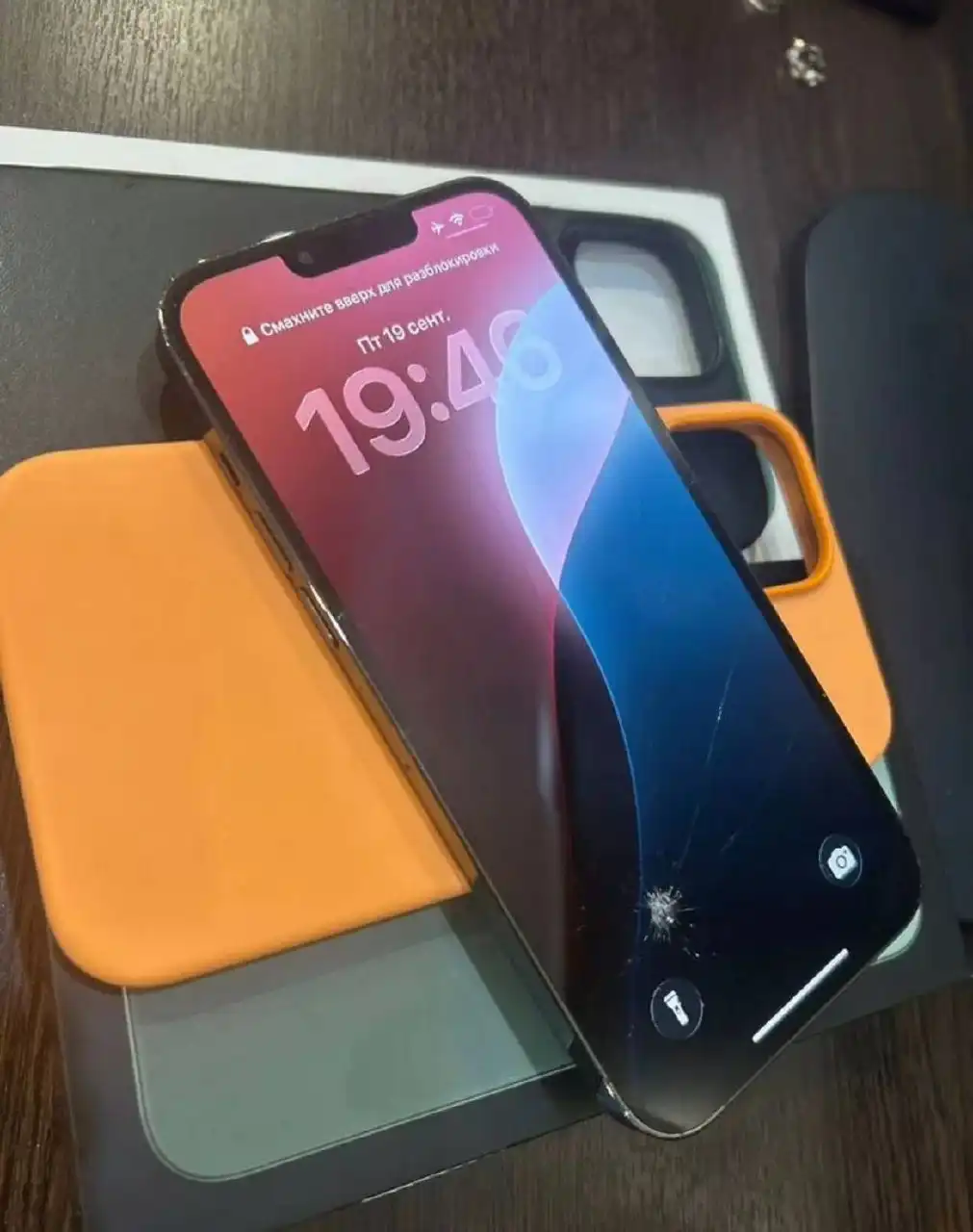 iPhone 13 PRO MAX с треснутым дисплеем