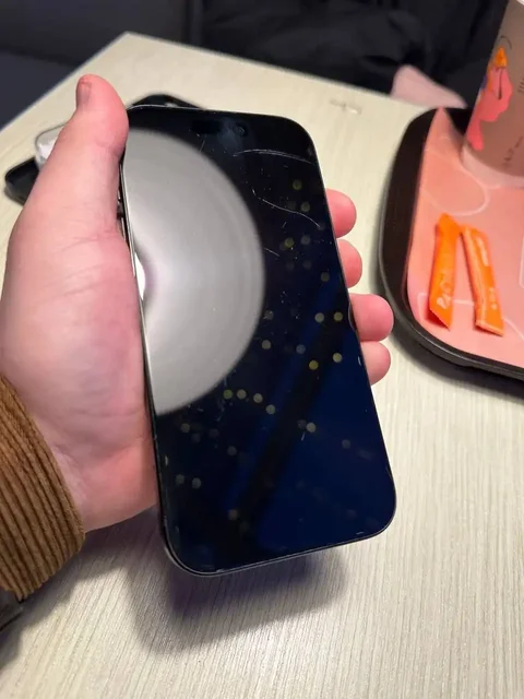 Продам iPhone 15 128gb с царапинами на экране - Телефоны в Братск