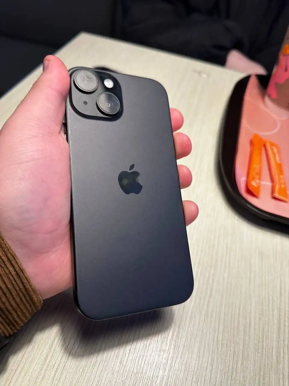 Продам iPhone 15 128gb с царапинами на экране - Смартфоны (Электроника) в Братск