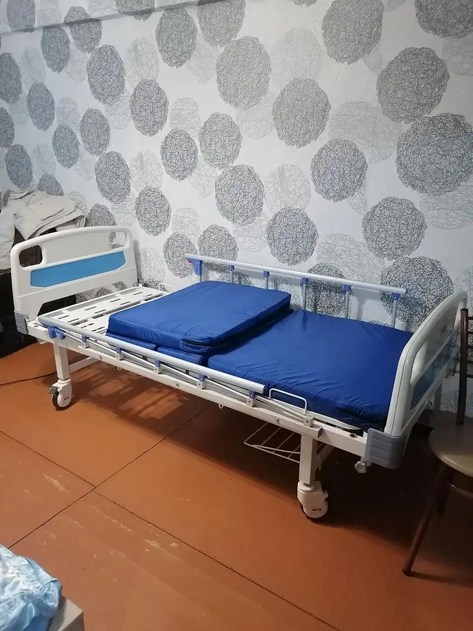 Продам кровать для лежачих больных с матрасом - Барахолка в Братск