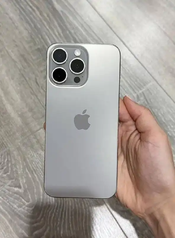 Продам iPhone 15 Pro Max 256GB титанового цвета - Смартфоны (Электроника) в Братск