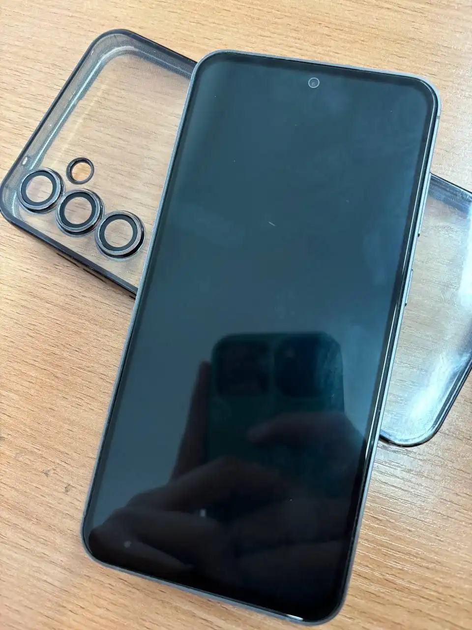 Samsung Galaxy S23 FE 8/256 с защитным стеклом и чехлами - Смартфоны (Электроника) в Братск