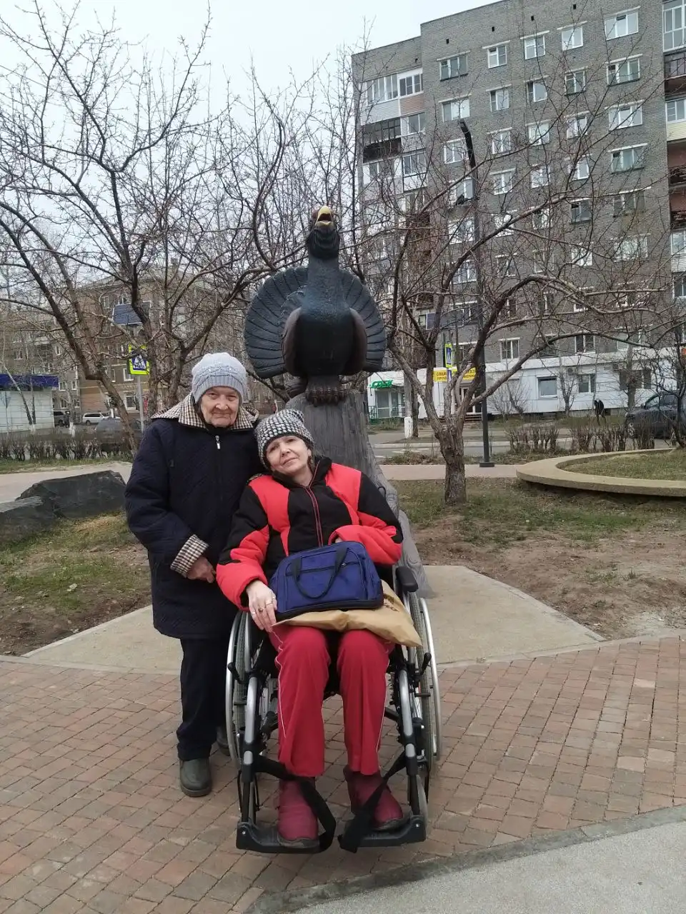 Продажа дырокола, наколенников и фитнес-браслета - Барахолка в Братск