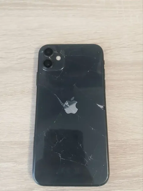 Продам iPhone 11 на iCloud - Игры в Братск