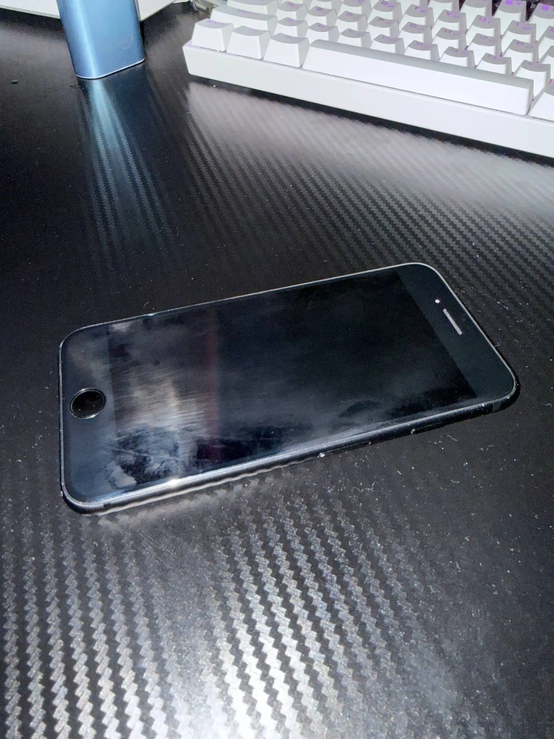 iPhone SE 2020 64GB с неисправным Bluetooth - Смартфоны (Электроника) в Братск