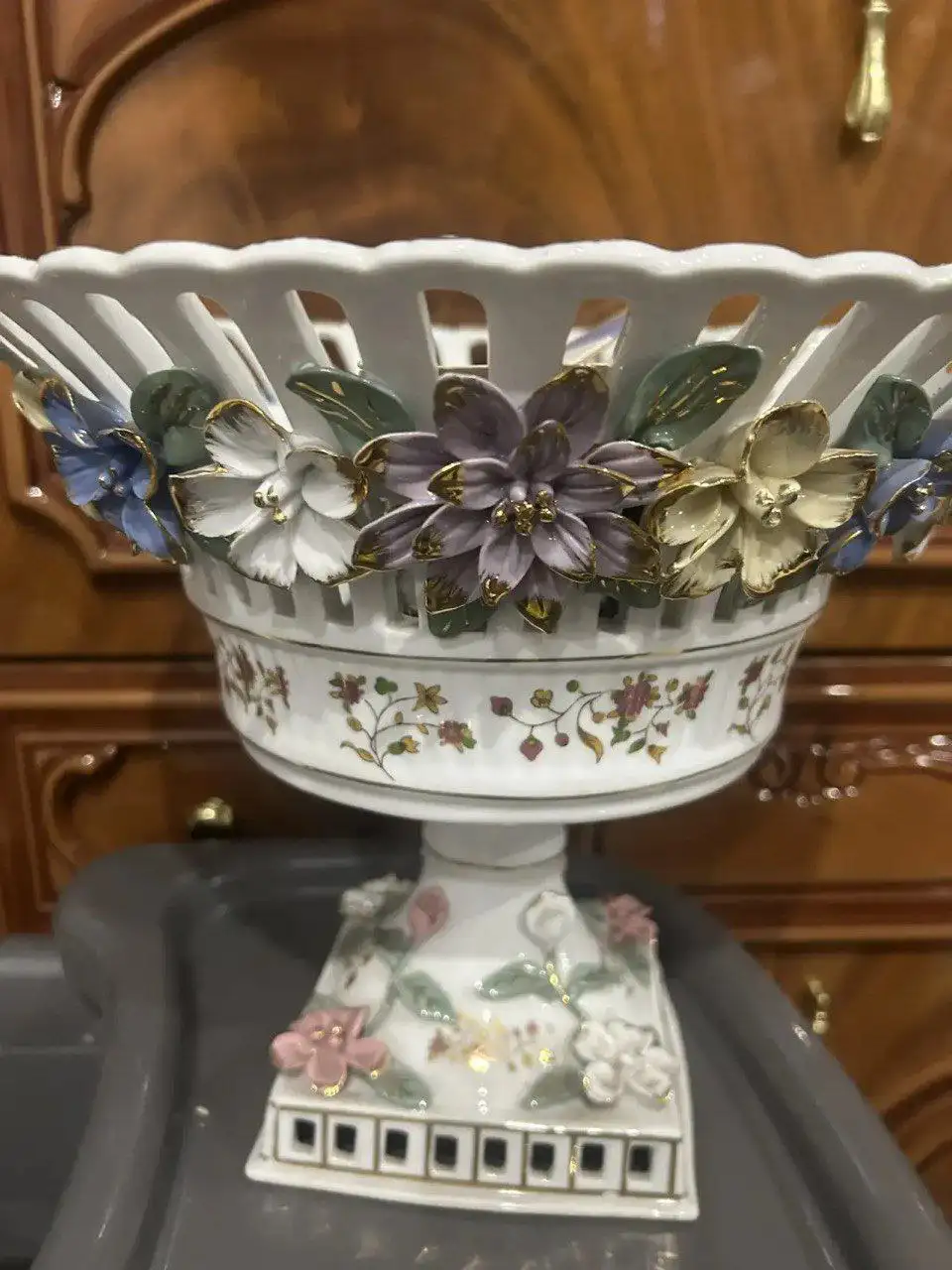 Фарфоровая ваза - Барахолка в Братск