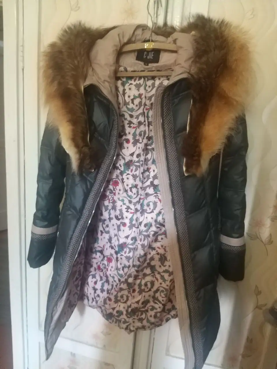 Женские пуховики и зимние сапоги - Верхняя одежда и обувь (Одежда) в Братск