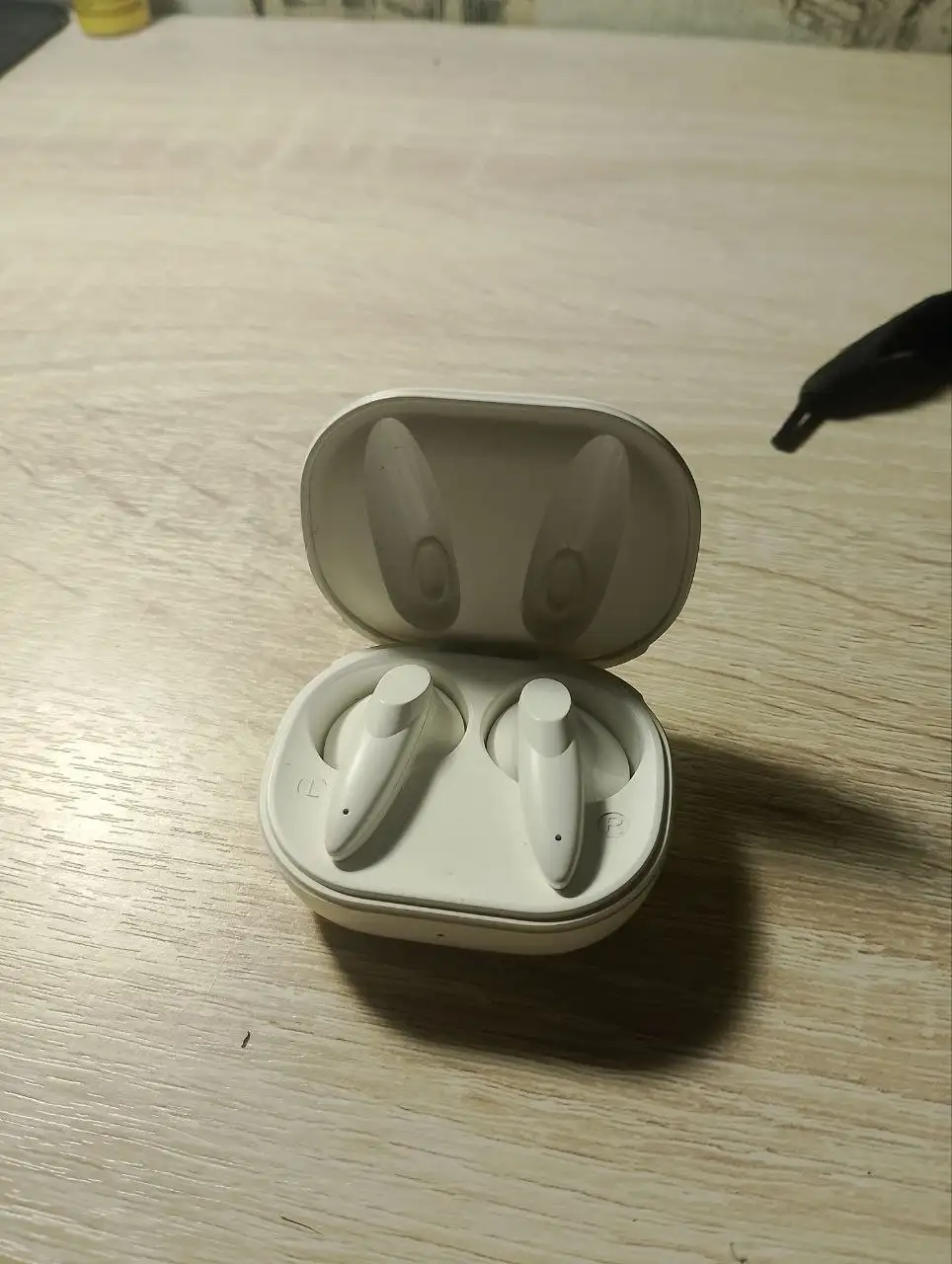 Продам или обменяю технику: часы, наушники, колонка JBL, телефон, джойстики PS4, клавиатура - Электроника в Братск