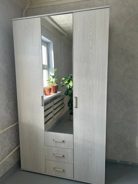 Продажа абсолютно нового шкафа - Сумки и рюкзаки в Братск