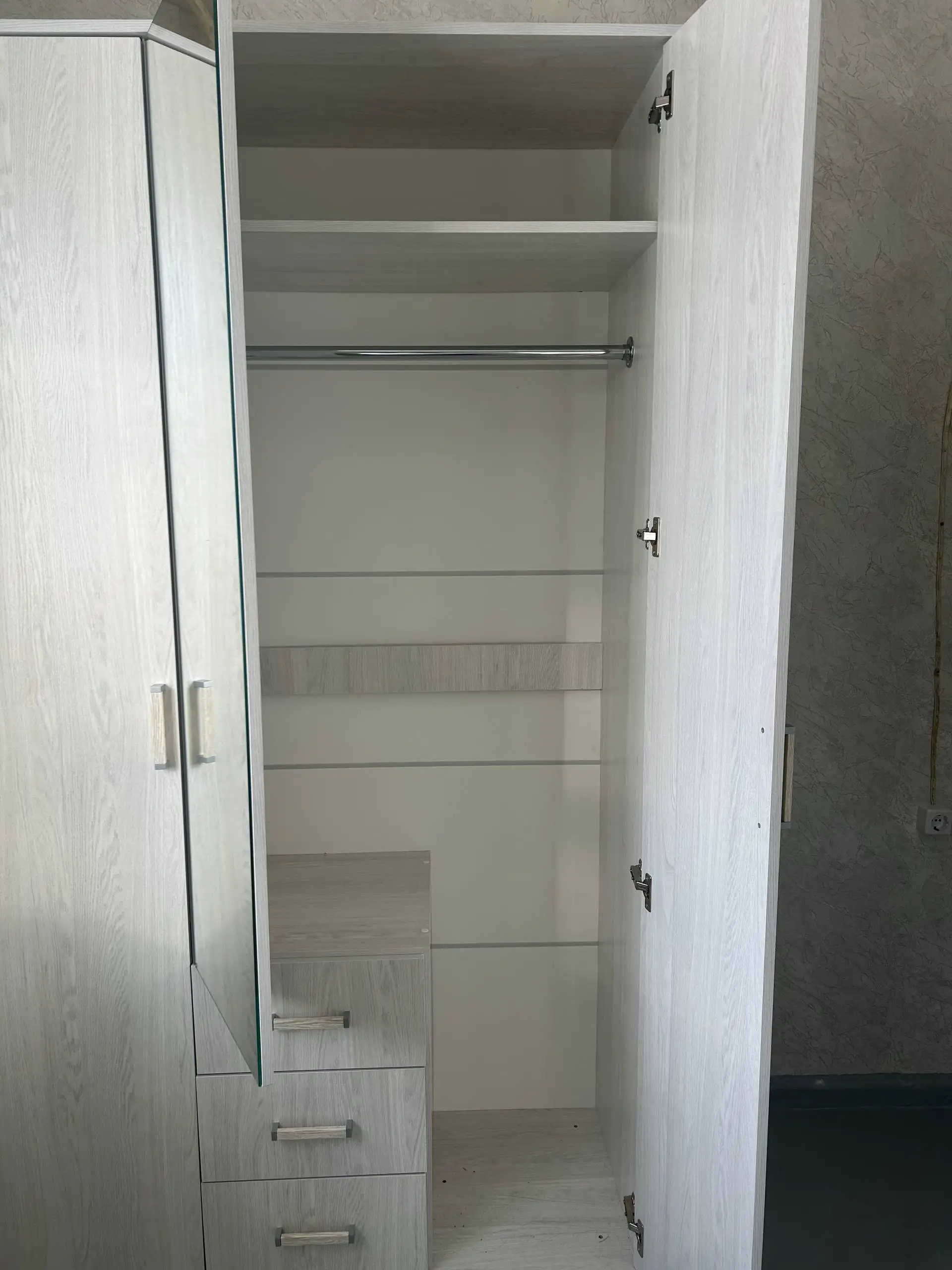 Продажа абсолютно нового шкафа - Мебель (Барахолка) в Братск