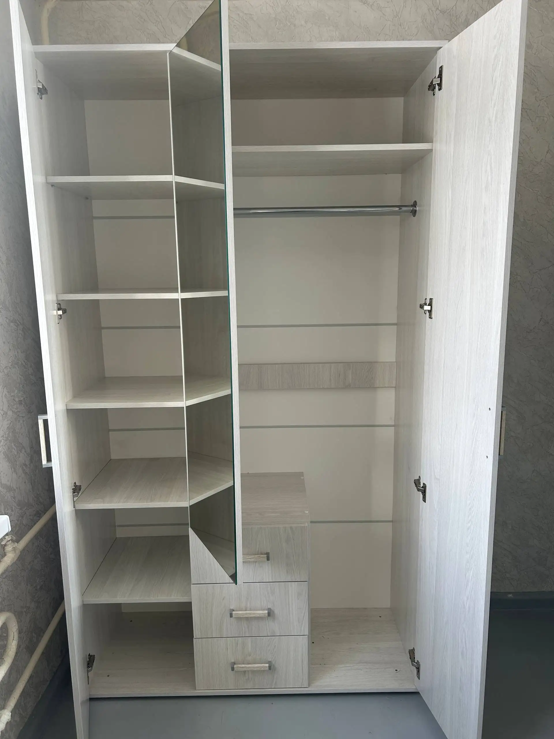 Продажа абсолютно нового шкафа - Мебель (Барахолка) в Братск