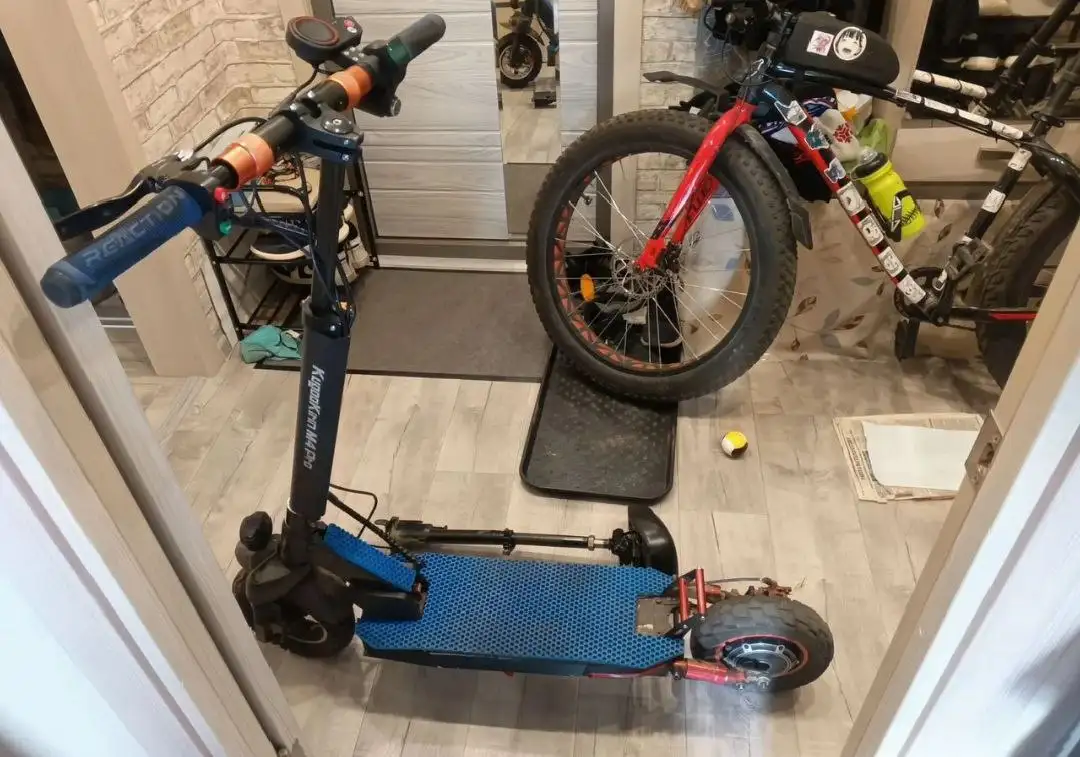 Продам электросамокат Kugoo M4 Pro и радиоуправляемую машинку Remo Hobby S Max 2 - Барахолка в Братск