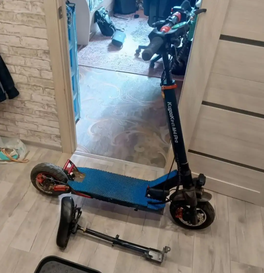 Продам электросамокат Kugoo M4 Pro и машинку на радиоуправлении Remo Hobby S Max 2 - Барахолка в Братск