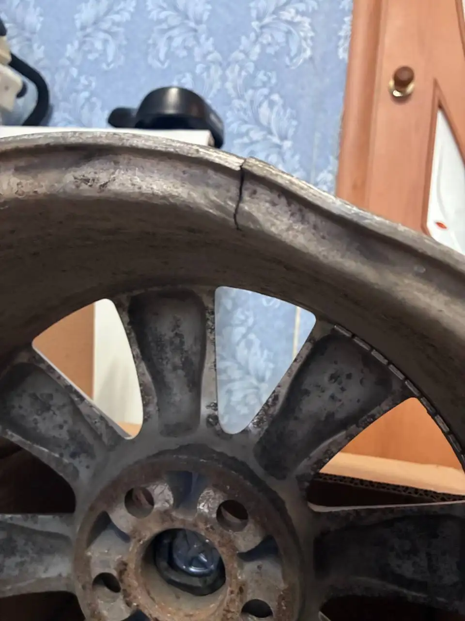 Продам оригинальные литые диски Toyota Avensis T250 - Диски (Запчасти) в Братск