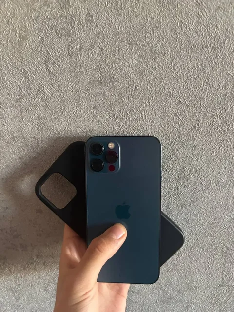 Продажа iPhone 12 Pro и Tecno 6 neo - Телефоны в Братск