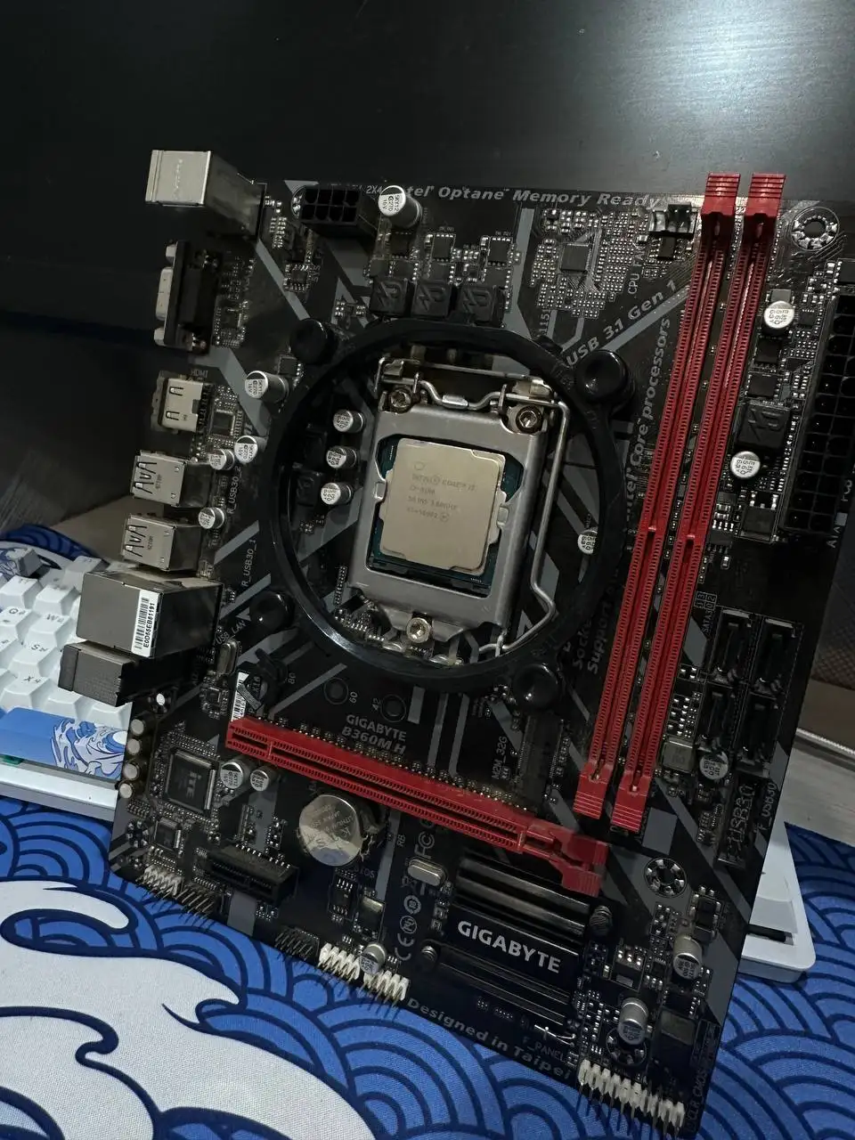 Комплект материнская плата Gigabyte B360M H и процессор Intel Core i3-8100 - Компьютерные комплектующие (Электроника) в Братск