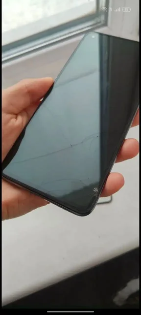 Смартфон с поврежденным экраном - Видеокарты в Братск