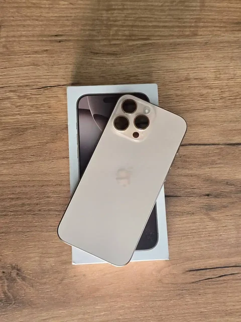 Продажа iPhone 16 Pro Max 256ГБ - Умные часы в Братск