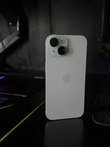 Продам iPhone 15 128 ГБ с замененным дисплеем - Умные часы в Братск