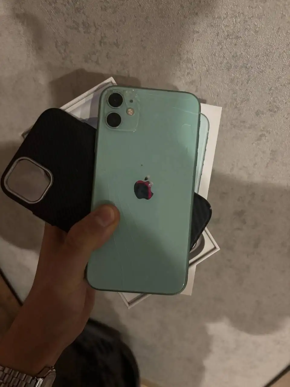 iPhone 11 128 ГБ с разбитой задней крышкой - Смартфоны (Электроника) в Братск