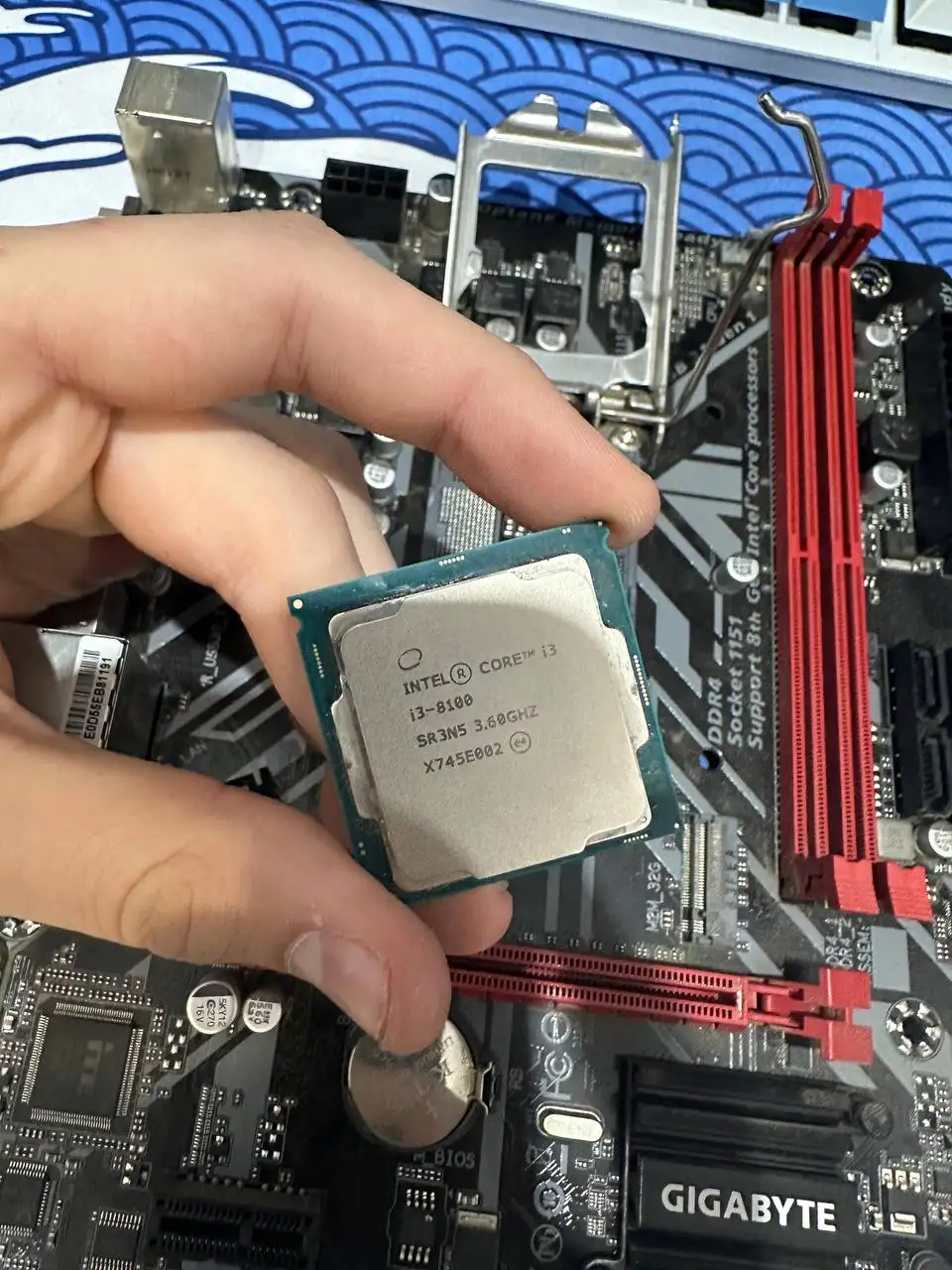 Комплект материнской платы Gigabyte B360M H и процессора Intel Core i3-8100 - Компьютерные комплектующие (Электроника) в Братск