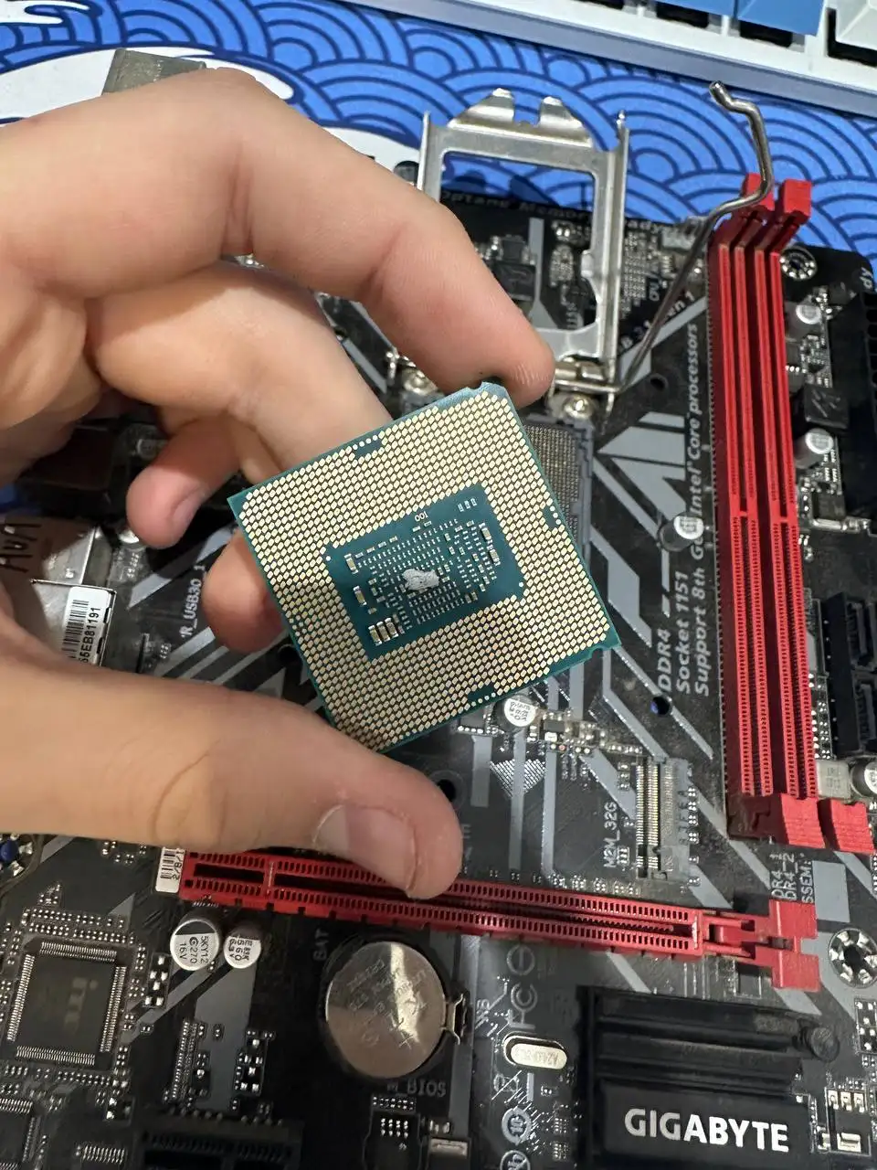 Комплект материнской платы Gigabyte B360M H и процессора Intel Core i3-8100 - Компьютерные комплектующие (Электроника) в Братск