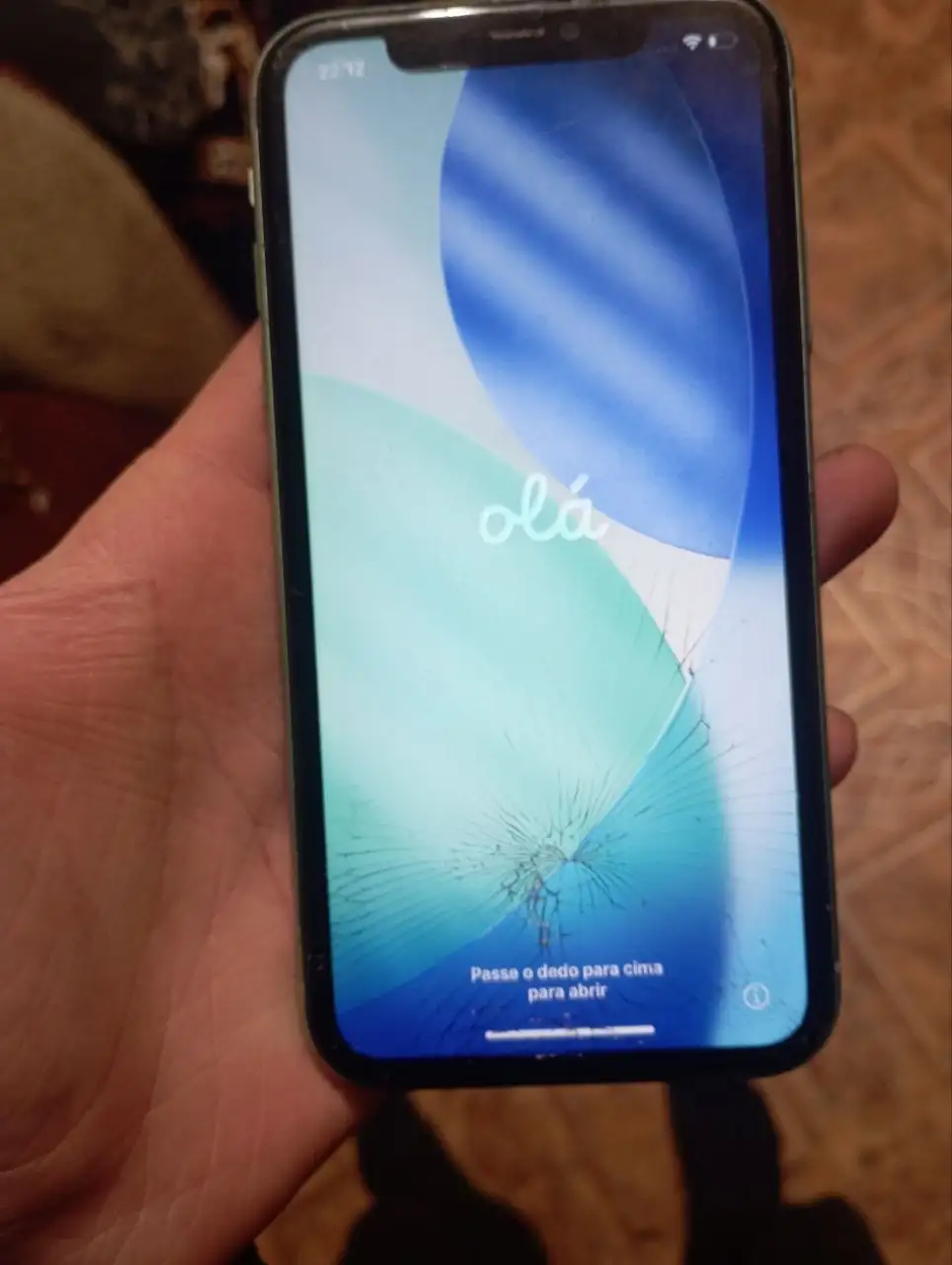 Продам iPhone 11 64 ГБ с разбитым экраном - Смартфоны (Электроника) в Братск