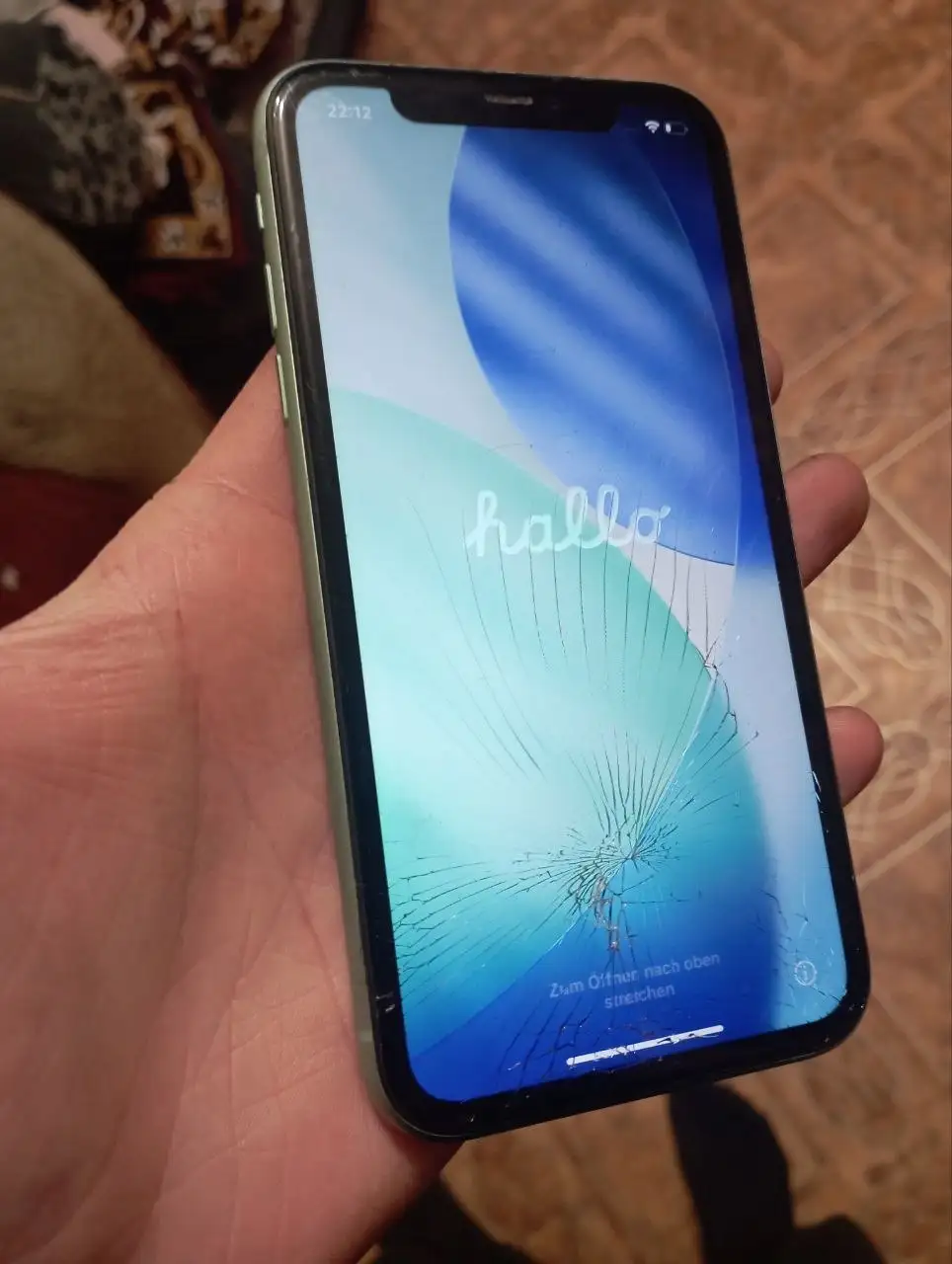 Продам iPhone 11 64 ГБ с разбитым экраном - Смартфоны (Электроника) в Братск