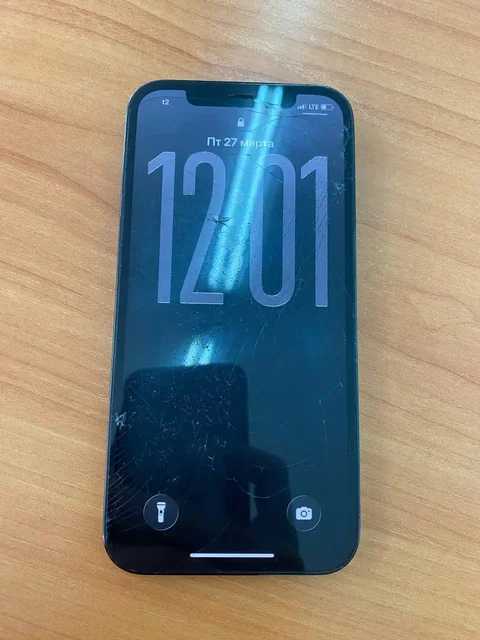 Продажа iPhone 12 Pro с разбитым экраном - Наушники в Братск