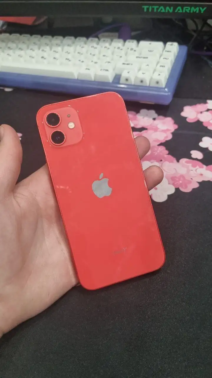 Продажа iPhone 12 64 ГБ с царапинами - Смартфоны (Электроника) в Братск