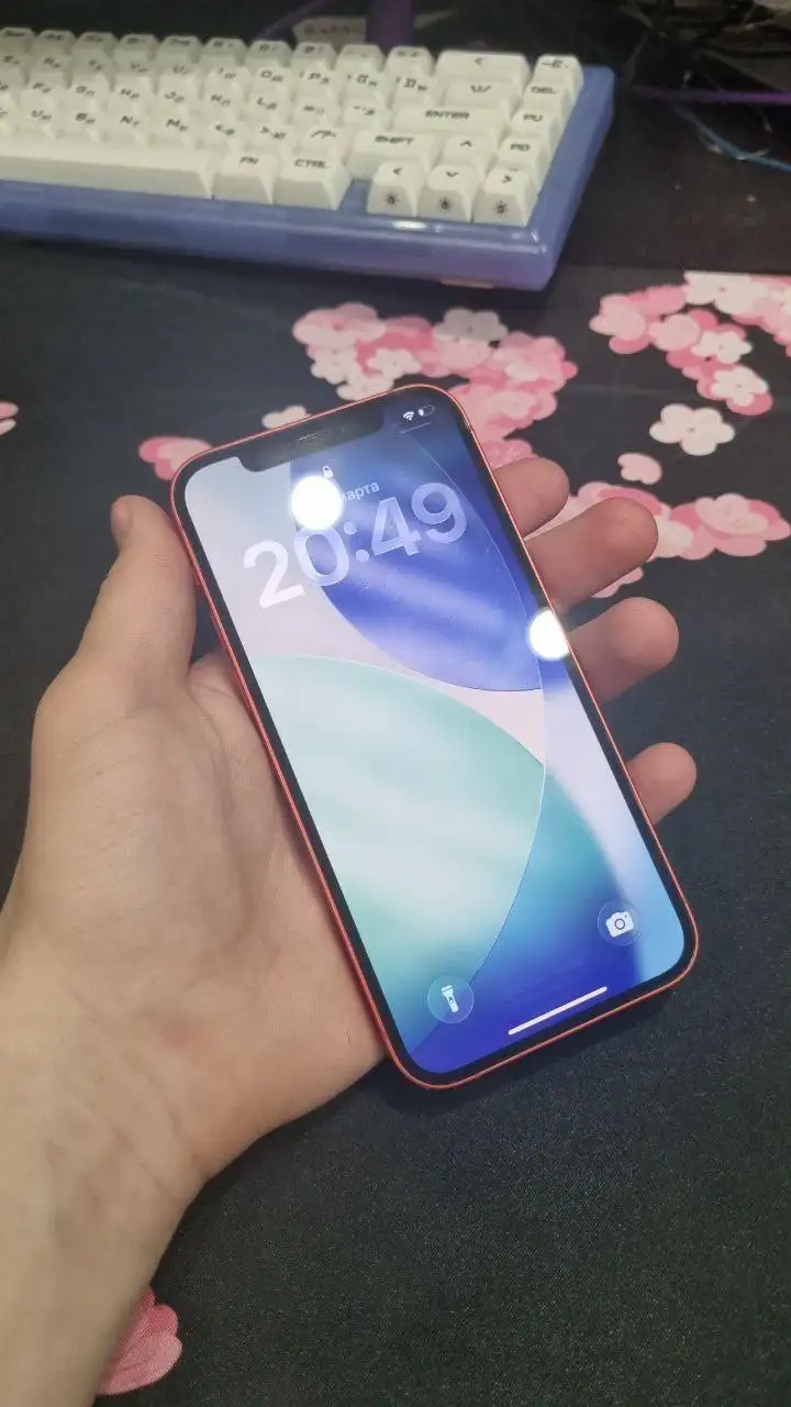 Продажа iPhone 12 64 ГБ с царапинами - Смартфоны (Электроника) в Братск