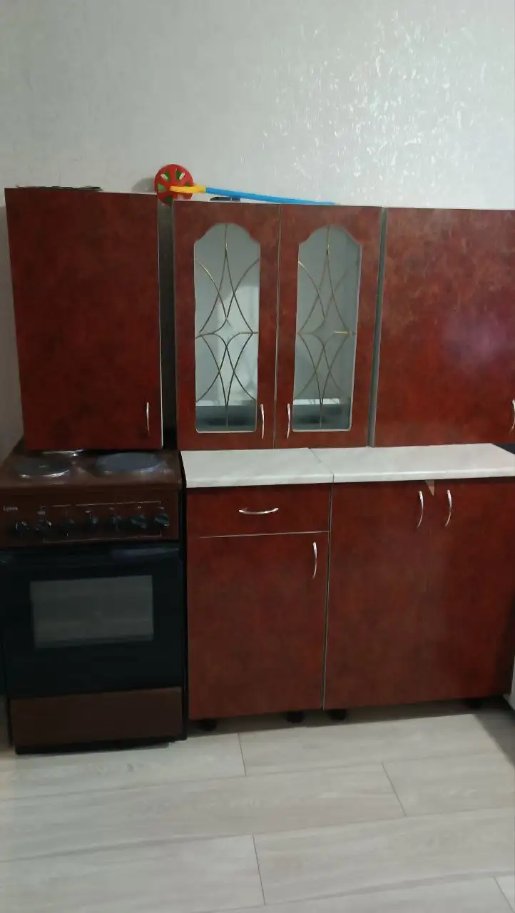 Продам кухонный гарнитур - Кухонная мебель (Для дома и дачи) в Братск