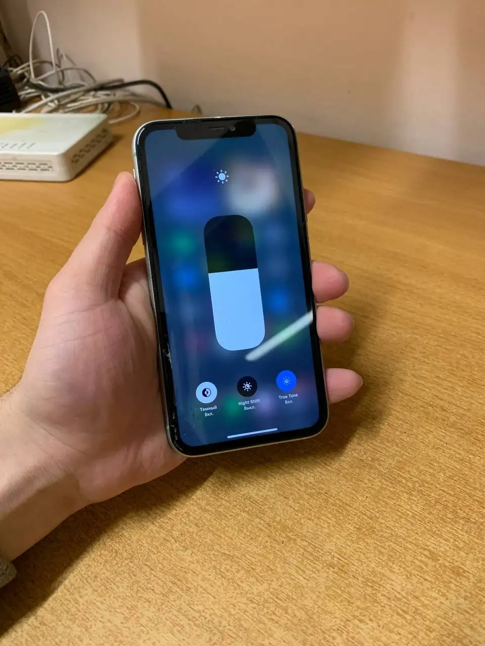 iPhone 11 128 Гб с битым экраном - Смартфоны и телефоны (Электроника) в Братск