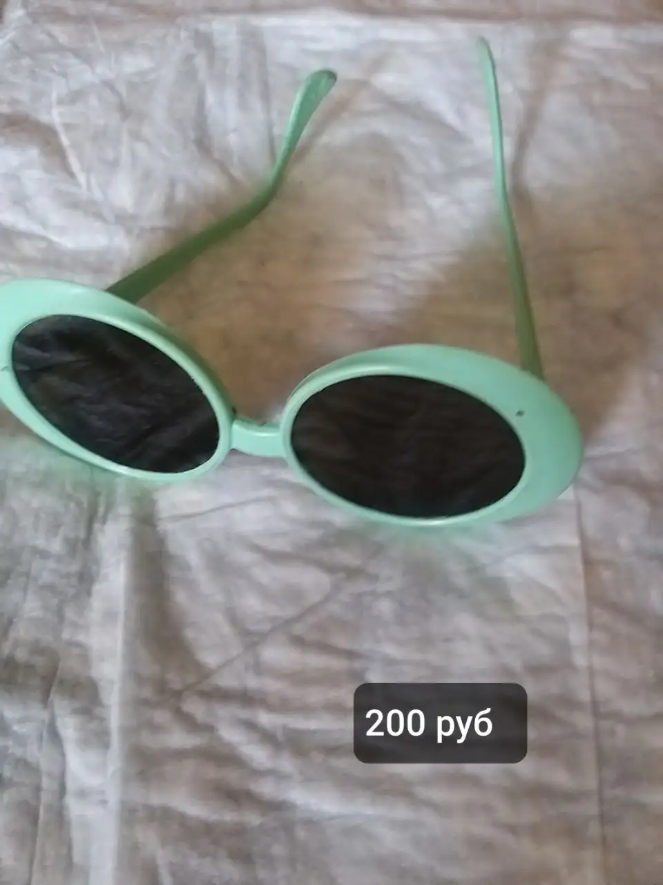 Очки солнцезащитные и зелёные - Барахолка в Братск