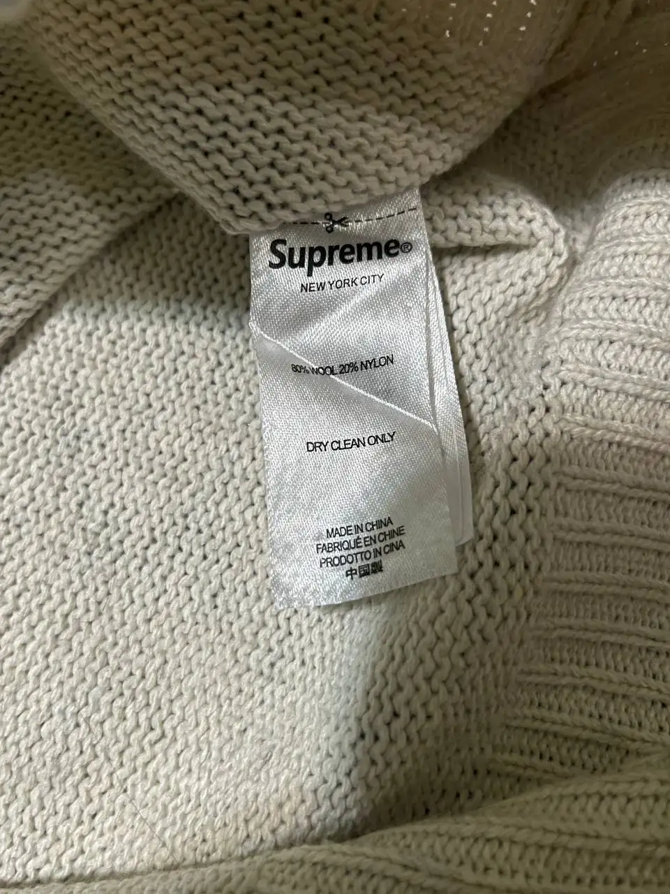Продам оригинальный свитер Supreme новый - Верхняя одежда (Одежда) в Братск