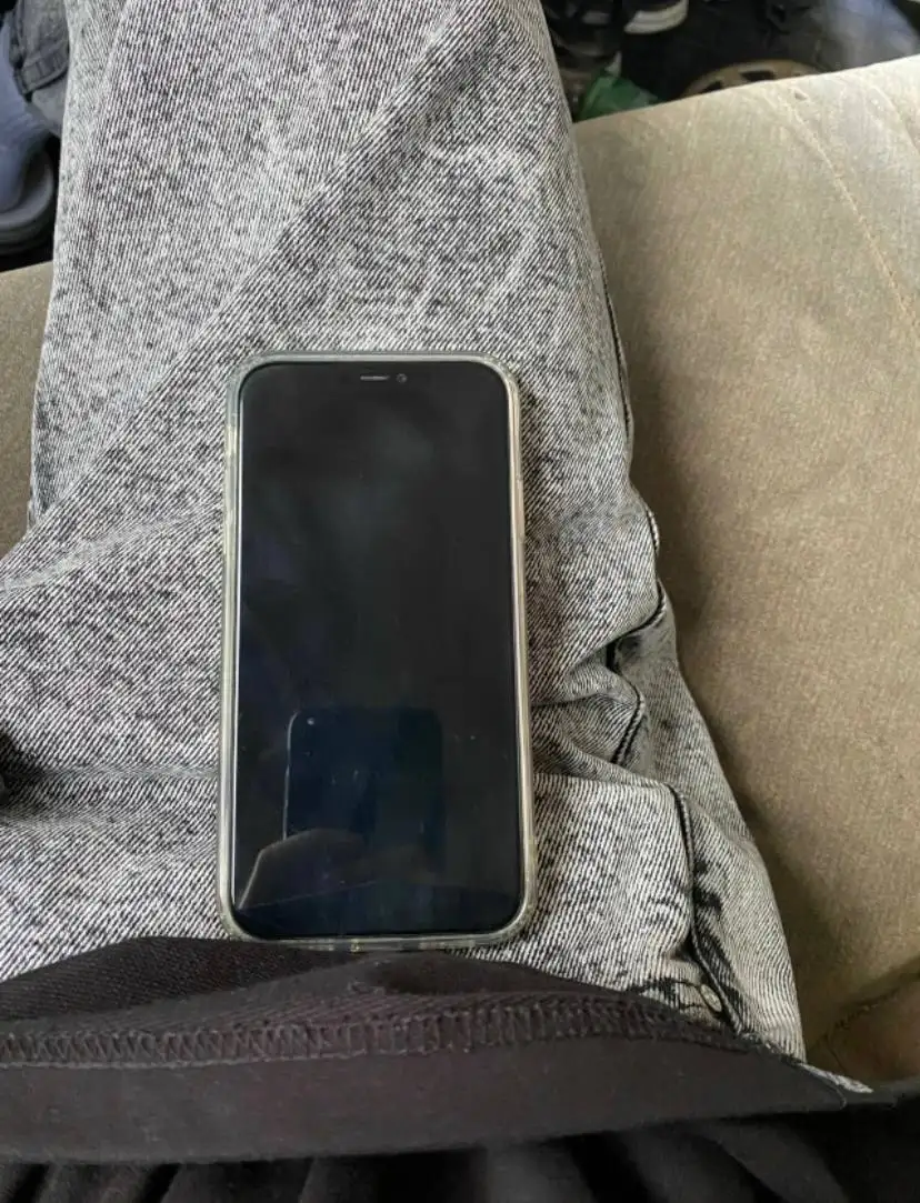 iPhone 11 64GB - Смартфоны и гаджеты (Электроника) в Братск