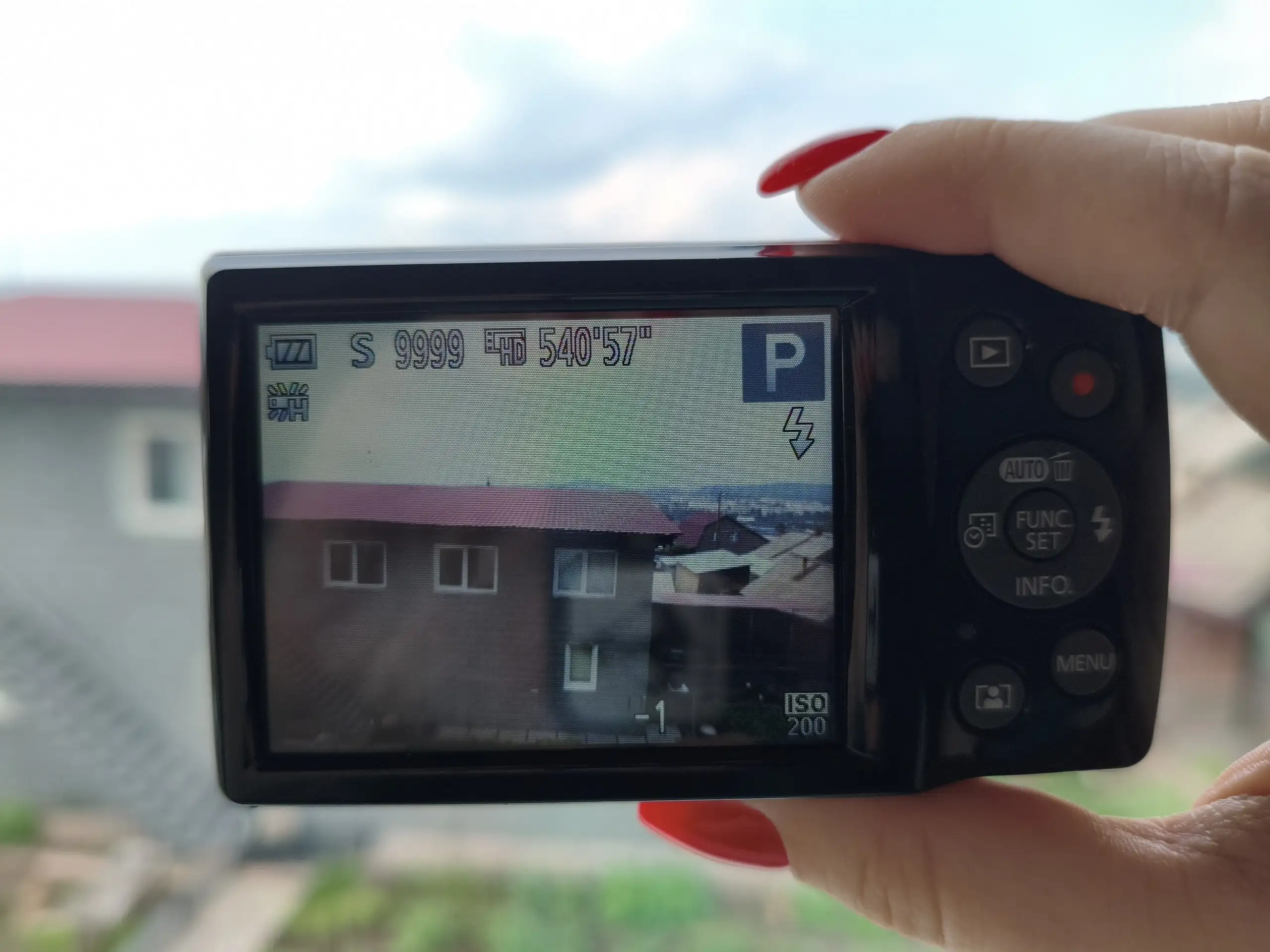 Продам фотоаппарат Canon Digital IXUS 185 - Фототехника (Барахолка) в Братск