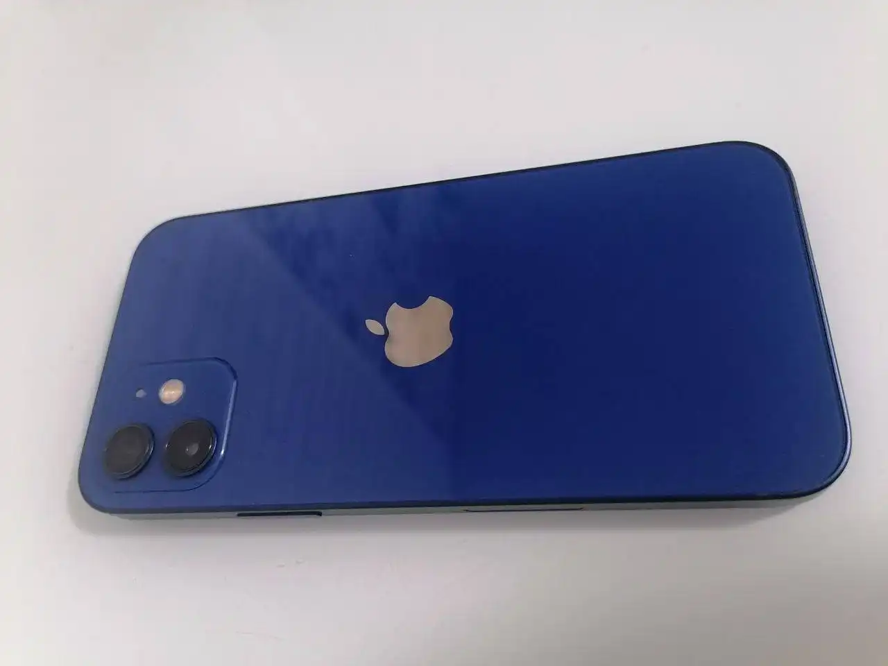 Продам iPhone 12 в отличном состоянии