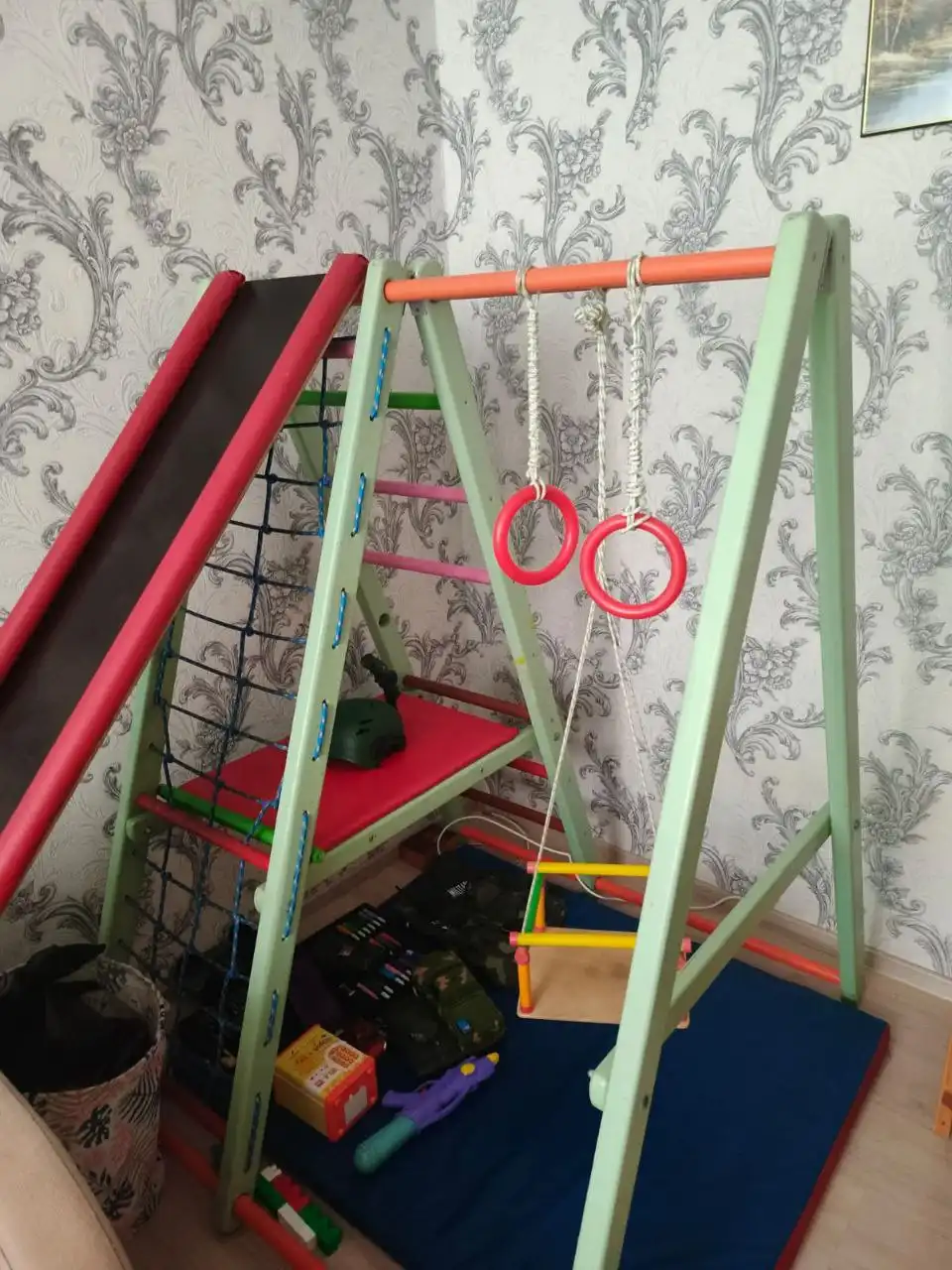 Детский спортивный комплекс с деревянным столиком