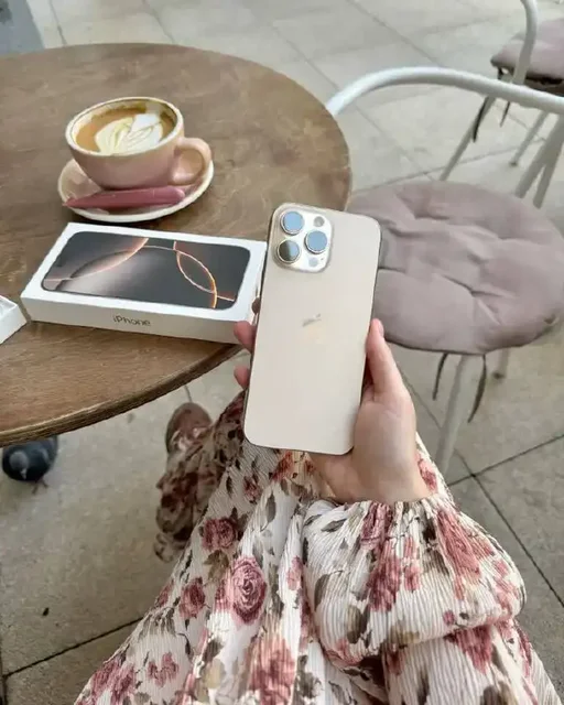 iPhone 16 Pro Max 256 ГБ золотистый на гарантии - Электроника в Барнаул