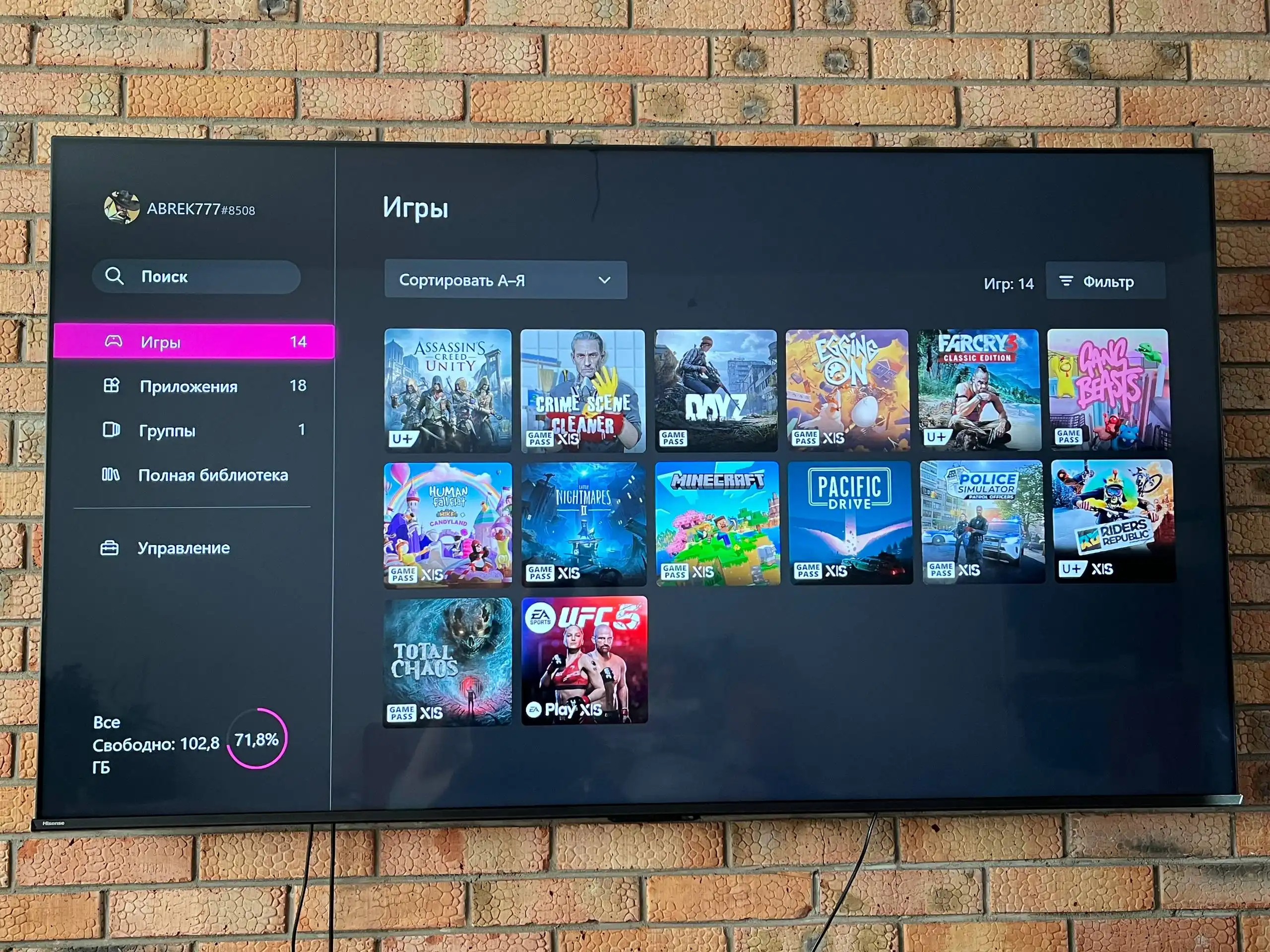 Продам Xbox Series S с геймпадом и жестким диском