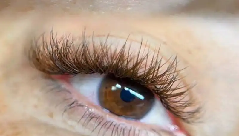 Наращивание ресниц: классика, объем, цветные вставки - Наращивание ресниц (Услуги) в Барнаул